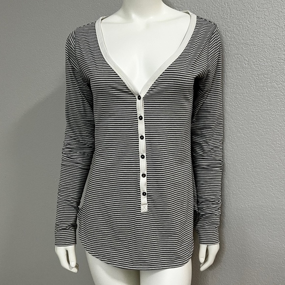 Lululemon Awesoma Henly - Picture 1 of 9